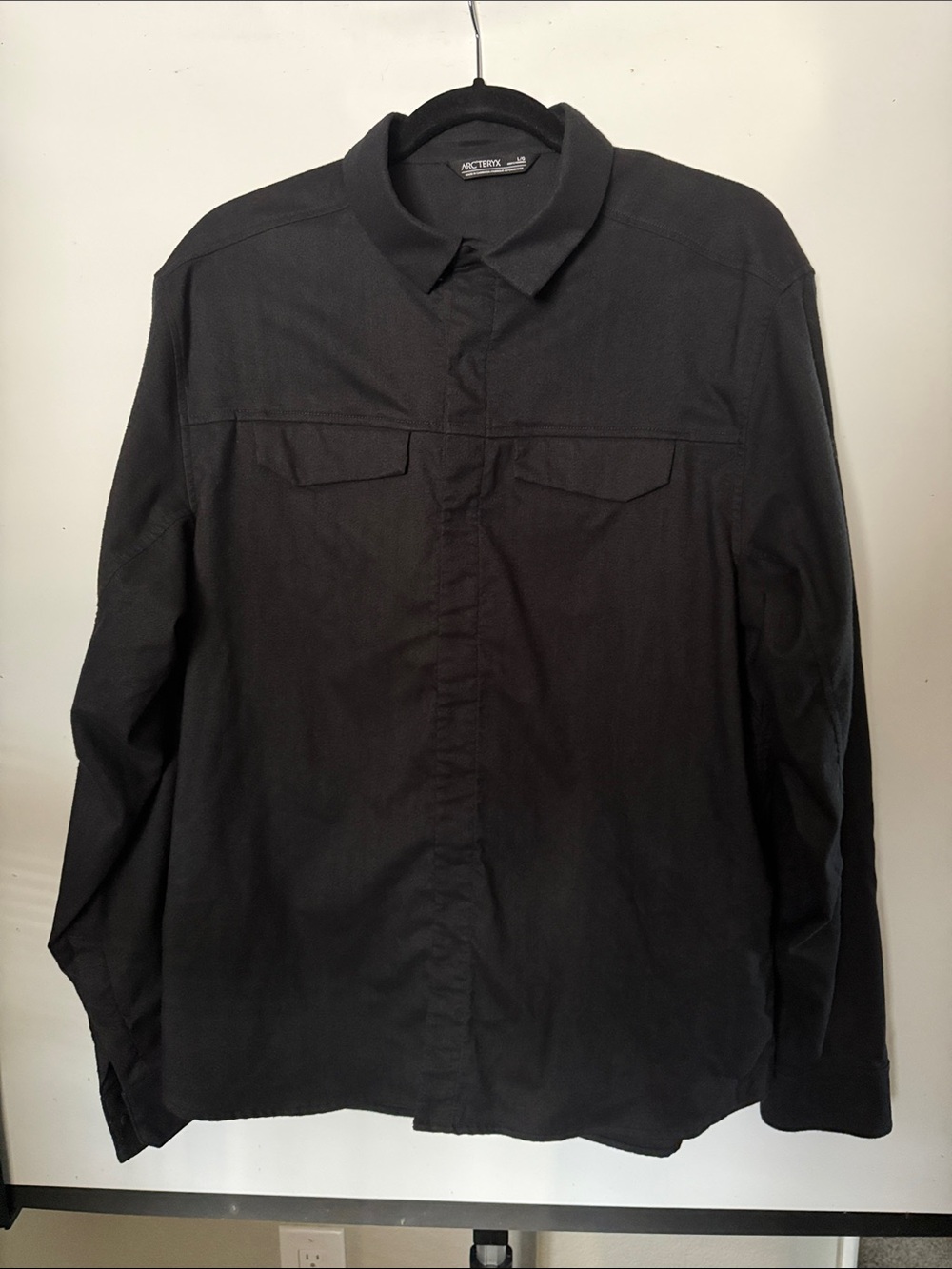 Arc'teryx Men's Black Casual Button-Down Shirt